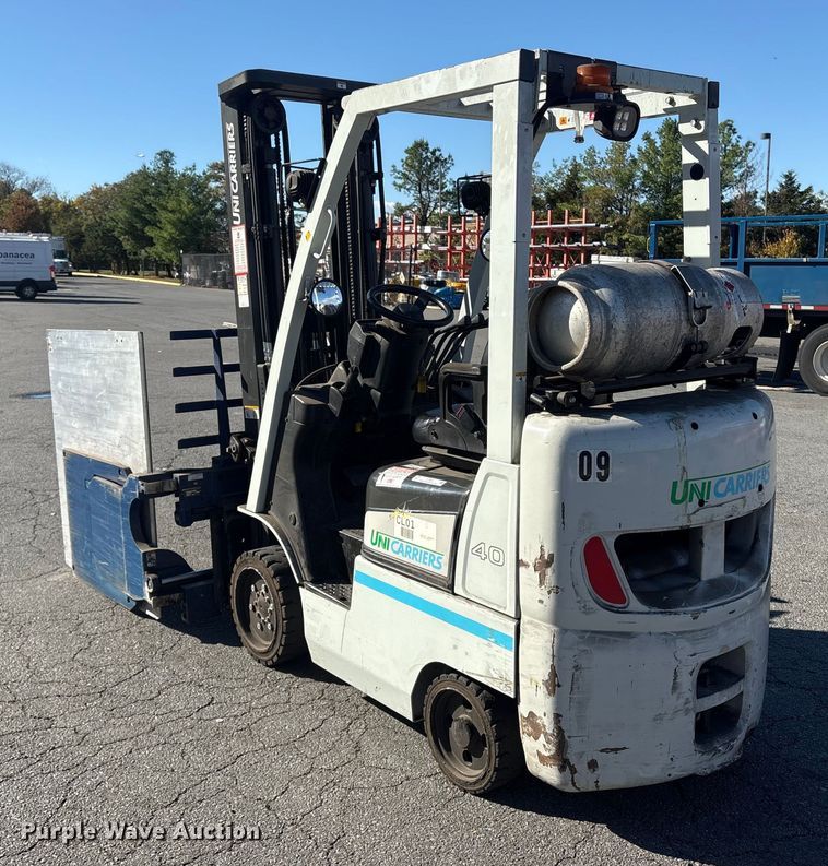 image for item ET8567 2017 UniCarriers CFS40 forklift