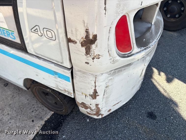 image for item ET8567 2017 UniCarriers CFS40 forklift