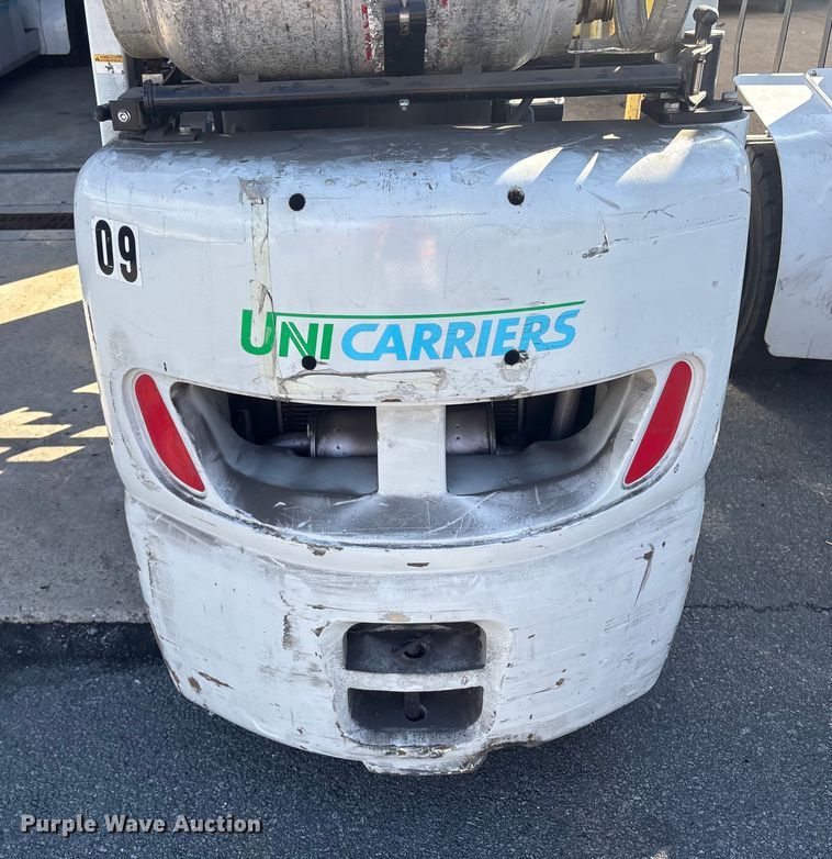 image for item ET8567 2017 UniCarriers CFS40 forklift