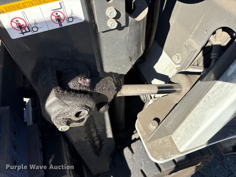 image for item ET8567 2017 UniCarriers CFS40 forklift