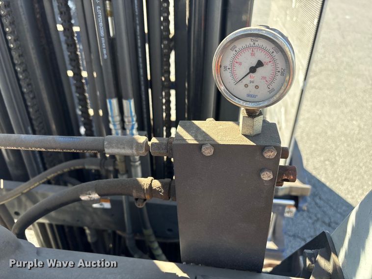 image for item ET8567 2017 UniCarriers CFS40 forklift