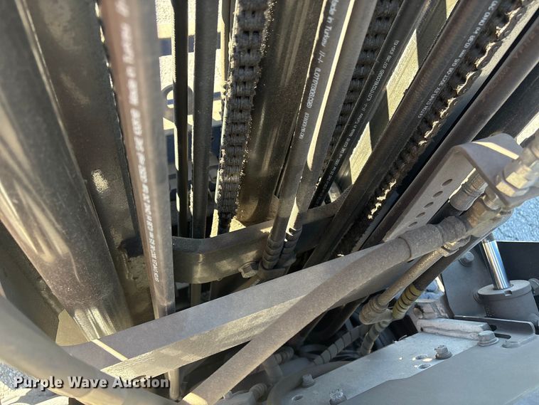 image for item ET8567 2017 UniCarriers CFS40 forklift