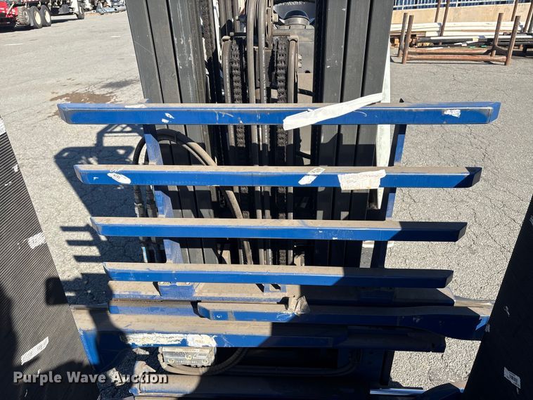 image for item ET8567 2017 UniCarriers CFS40 forklift