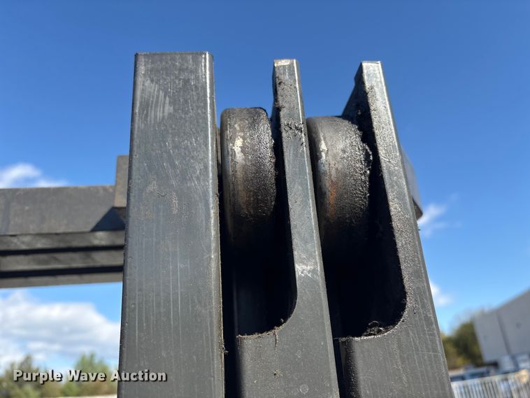 image for item ET8567 2017 UniCarriers CFS40 forklift