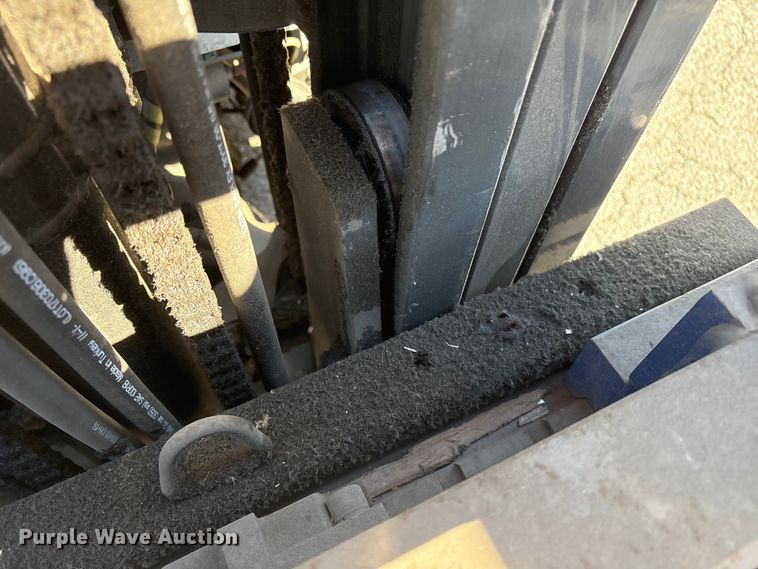 image for item ET8567 2017 UniCarriers CFS40 forklift