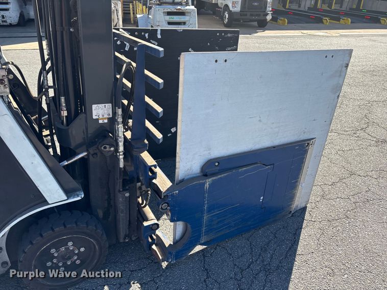 image for item ET8567 2017 UniCarriers CFS40 forklift