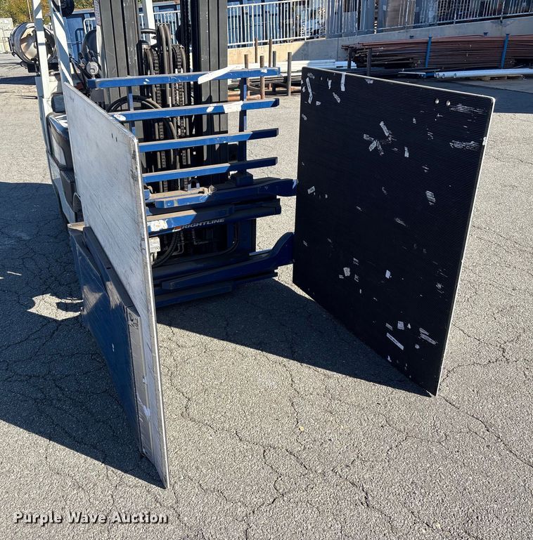 image for item ET8567 2017 UniCarriers CFS40 forklift