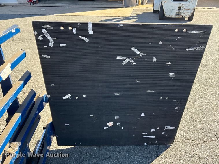 image for item ET8567 2017 UniCarriers CFS40 forklift