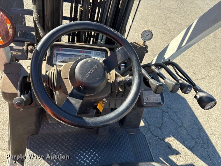 image for item ET8567 2017 UniCarriers CFS40 forklift