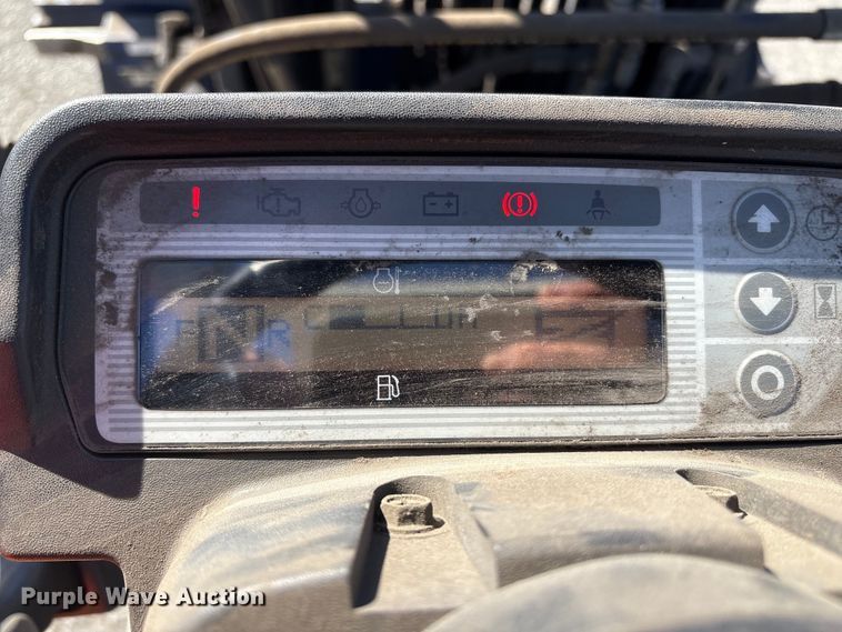 image for item ET8567 2017 UniCarriers CFS40 forklift