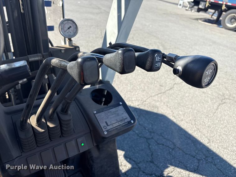 image for item ET8567 2017 UniCarriers CFS40 forklift