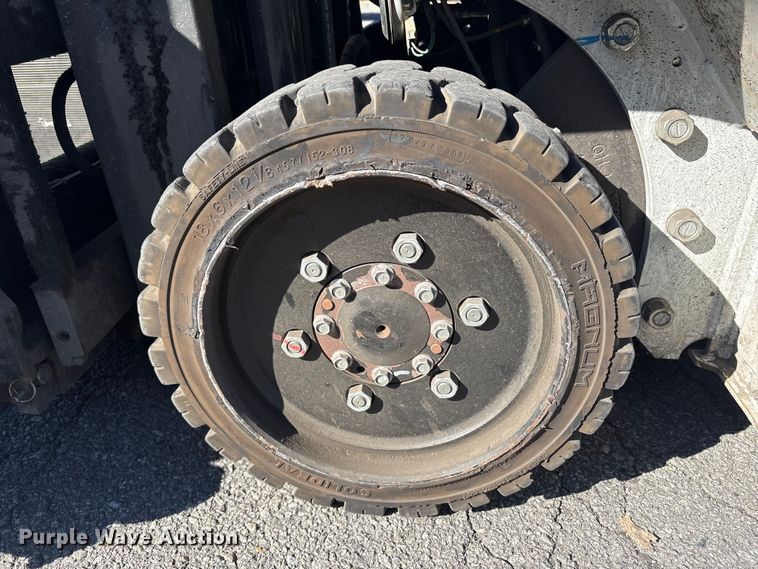 image for item ET8567 2017 UniCarriers CFS40 forklift