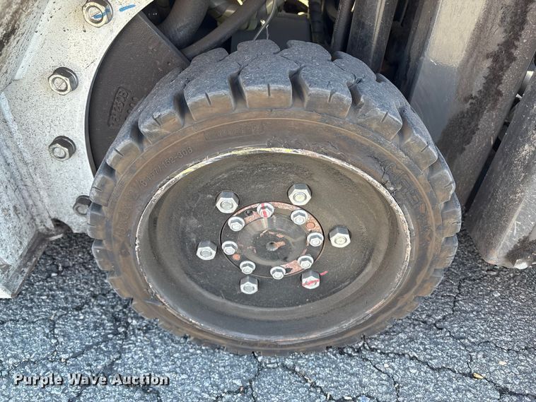 image for item ET8567 2017 UniCarriers CFS40 forklift