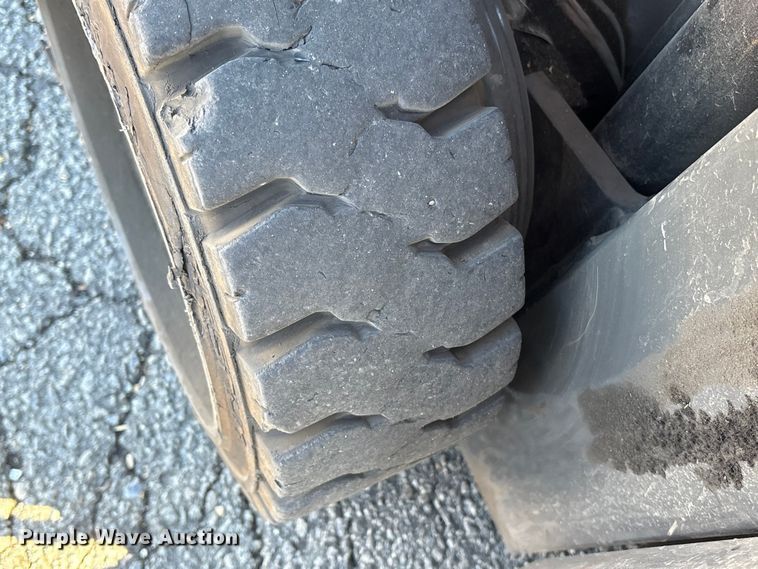 image for item ET8567 2017 UniCarriers CFS40 forklift