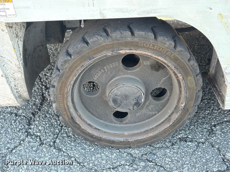 image for item ET8567 2017 UniCarriers CFS40 forklift