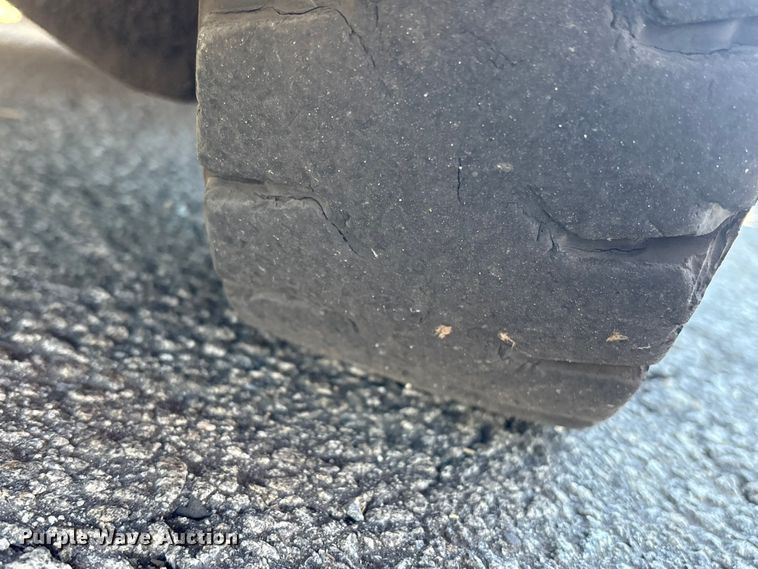 image for item ET8567 2017 UniCarriers CFS40 forklift