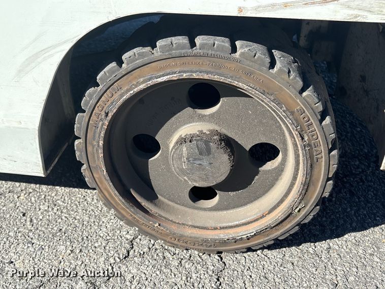 image for item ET8567 2017 UniCarriers CFS40 forklift