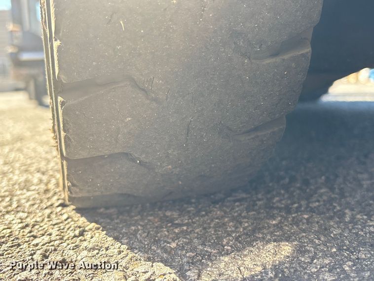 image for item ET8567 2017 UniCarriers CFS40 forklift