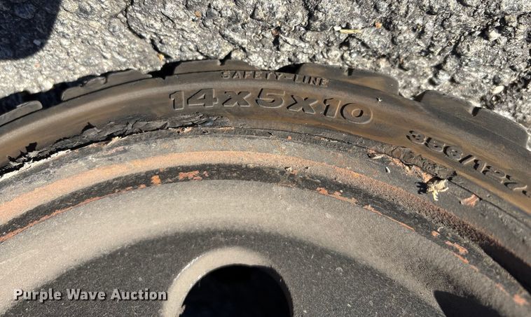 image for item ET8567 2017 UniCarriers CFS40 forklift