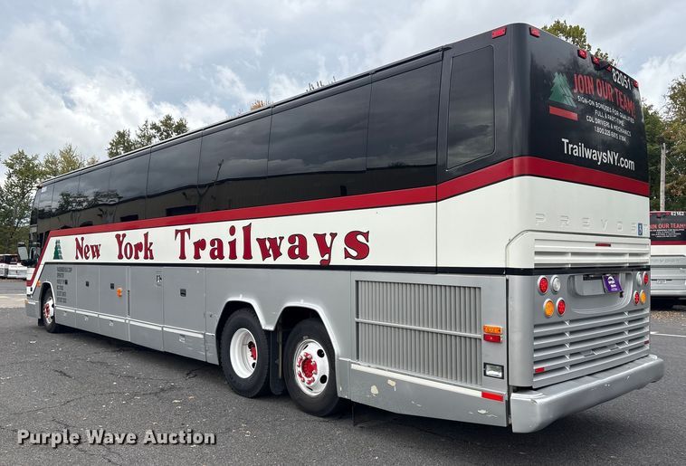 image for item ET8586 2005 Prevost H3-45 Coach Bus