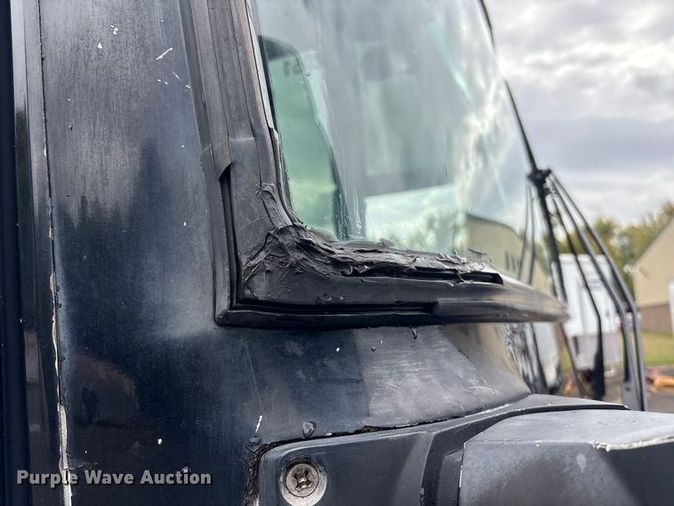 image for item ET8586 2005 Prevost H3-45 Coach Bus