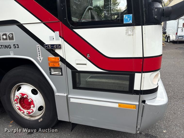 image for item ET8586 2005 Prevost H3-45 Coach Bus