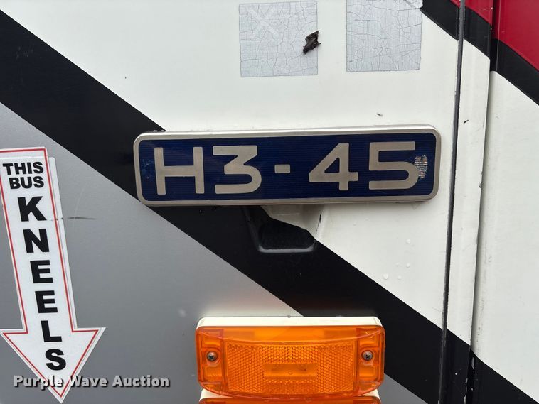 image for item ET8586 2005 Prevost H3-45 Coach Bus