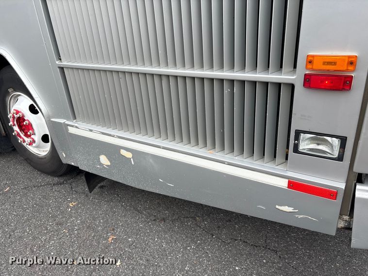 image for item ET8586 2005 Prevost H3-45 Coach Bus