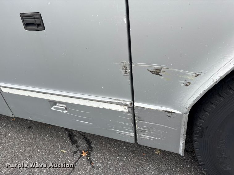 image for item ET8586 2005 Prevost H3-45 Coach Bus