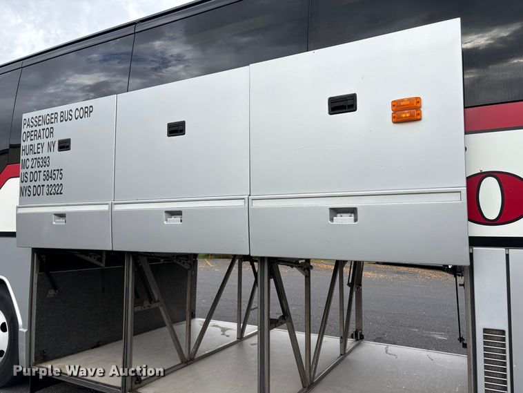 image for item ET8586 2005 Prevost H3-45 Coach Bus