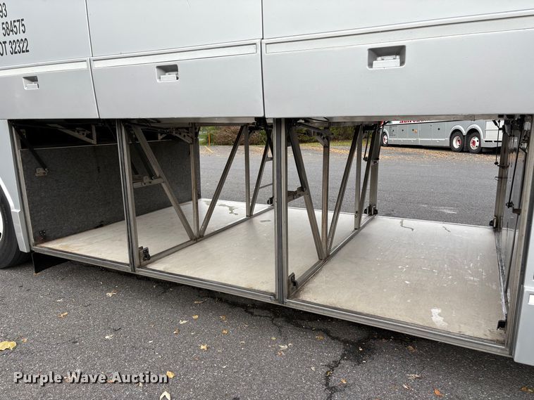 image for item ET8586 2005 Prevost H3-45 Coach Bus