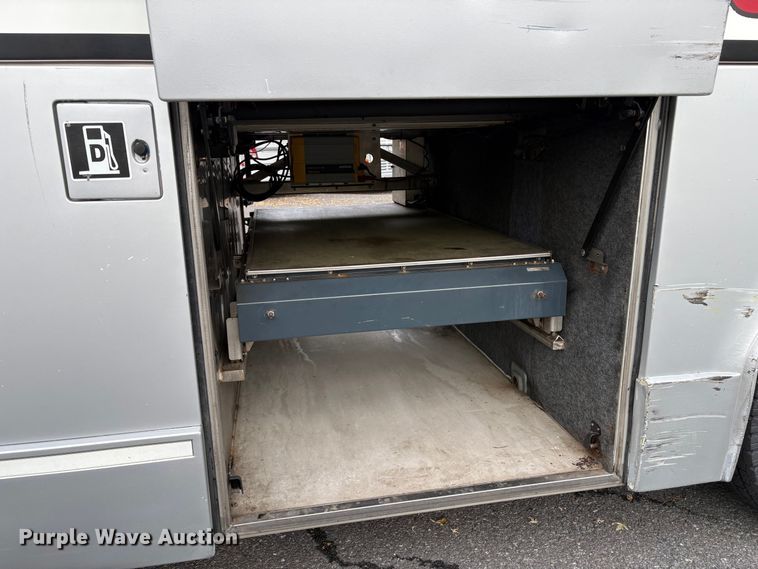 image for item ET8586 2005 Prevost H3-45 Coach Bus