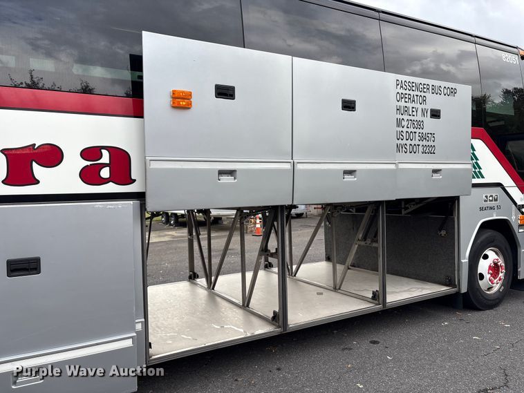 image for item ET8586 2005 Prevost H3-45 Coach Bus