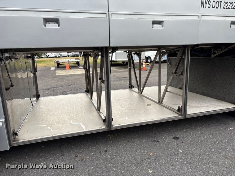 image for item ET8586 2005 Prevost H3-45 Coach Bus