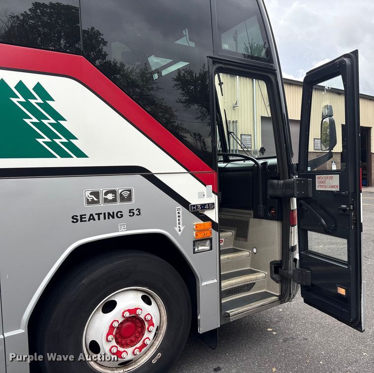 image for item ET8586 2005 Prevost H3-45 Coach Bus