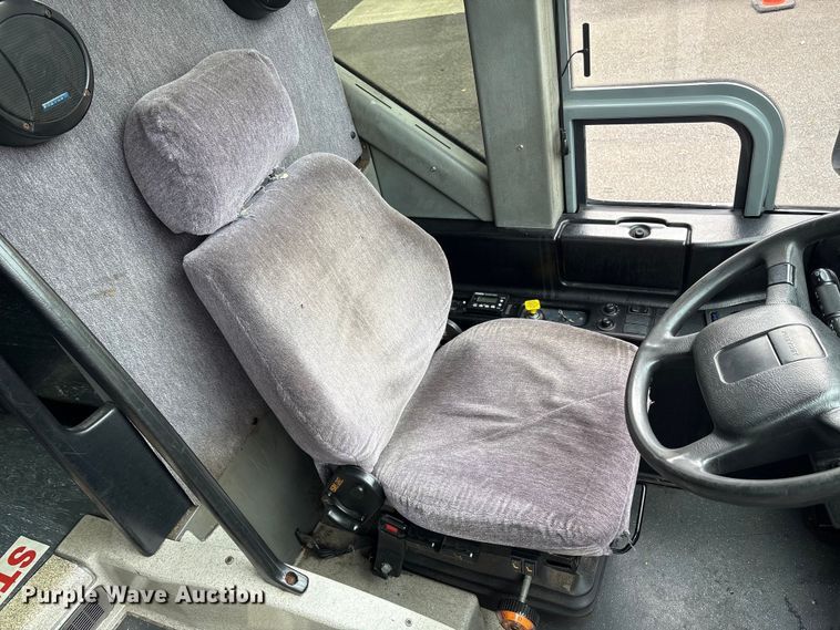 image for item ET8586 2005 Prevost H3-45 Coach Bus