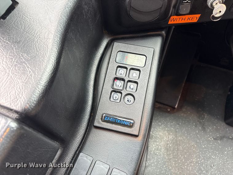 image for item ET8586 2005 Prevost H3-45 Coach Bus