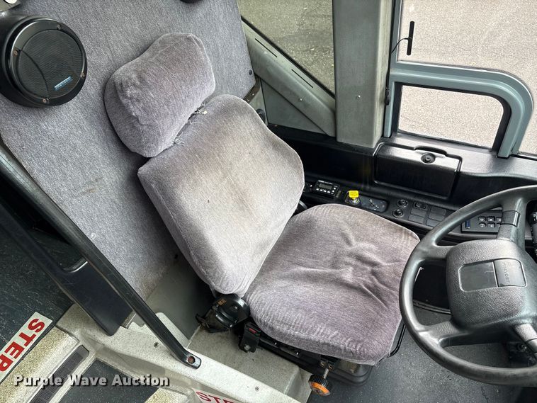 image for item ET8586 2005 Prevost H3-45 Coach Bus