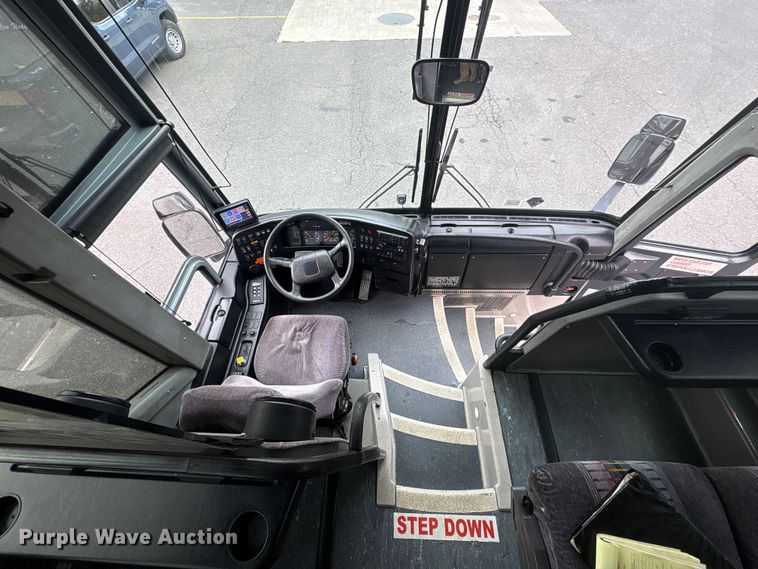 image for item ET8586 2005 Prevost H3-45 Coach Bus