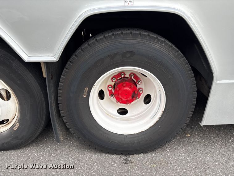 image for item ET8586 2005 Prevost H3-45 Coach Bus