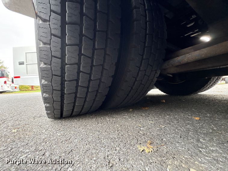 image for item ET8586 2005 Prevost H3-45 Coach Bus