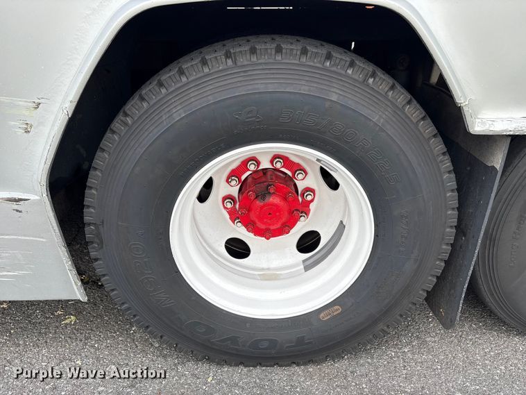 image for item ET8586 2005 Prevost H3-45 Coach Bus