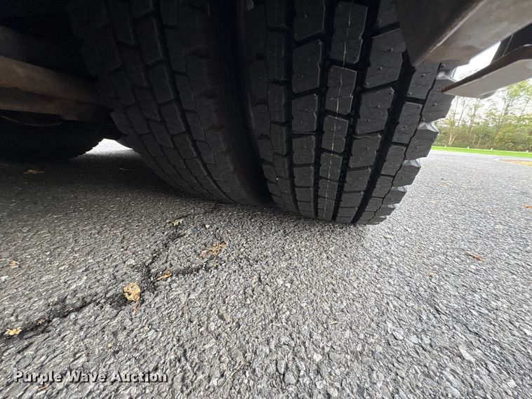 image for item ET8586 2005 Prevost H3-45 Coach Bus