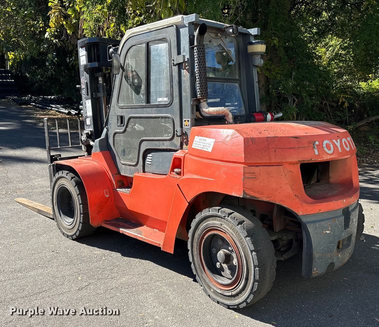 image for item ET8592 2012 Toyota 7FDU60 forklift