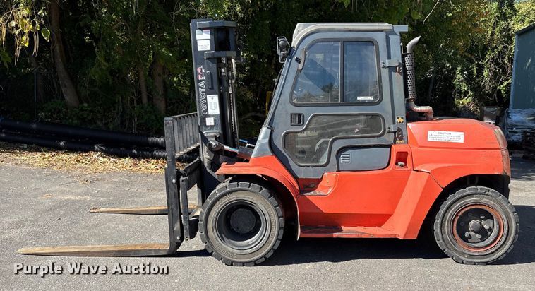 image for item ET8592 2012 Toyota 7FDU60 forklift