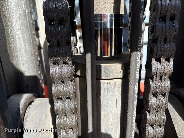 image for item ET8592 2012 Toyota 7FDU60 forklift