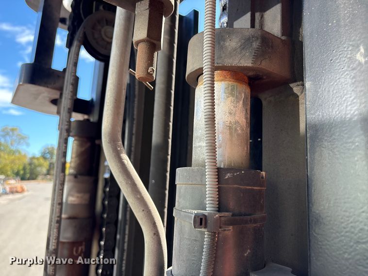 image for item ET8592 2012 Toyota 7FDU60 forklift