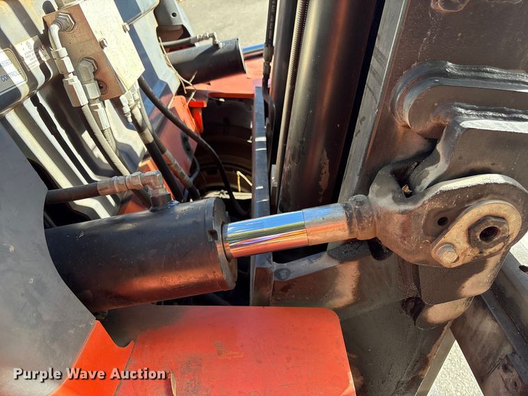 image for item ET8592 2012 Toyota 7FDU60 forklift