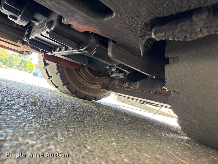 image for item ET8592 2012 Toyota 7FDU60 forklift