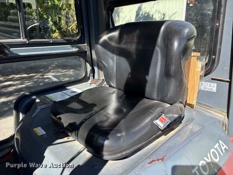 image for item ET8592 2012 Toyota 7FDU60 forklift